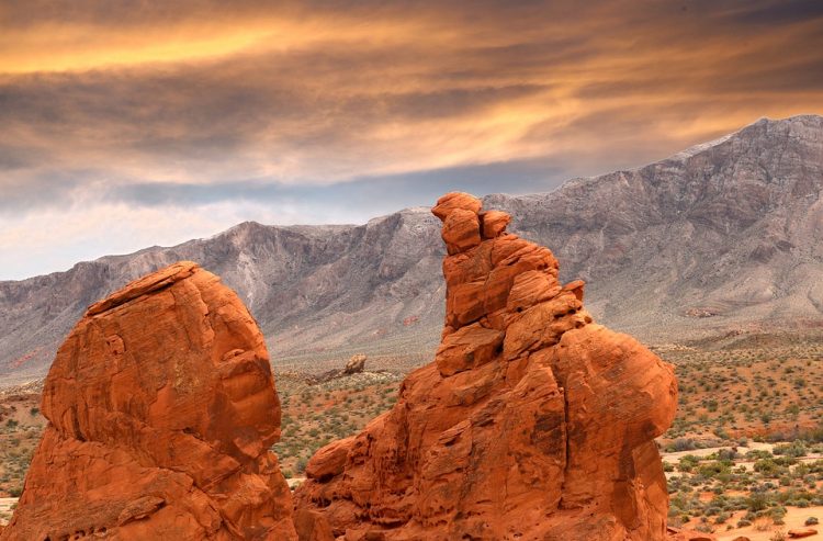 On a sunny day, these rock formations look like they are on fire, giving the park it's name, the Valley of Fire. 