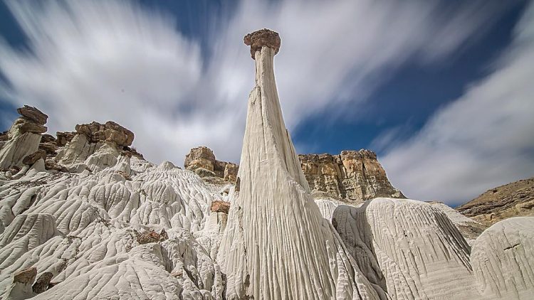 These hoodoos are the column of weathered rock formed due to the thick layer of soft rock is covered by a thin layer of hard rock. 