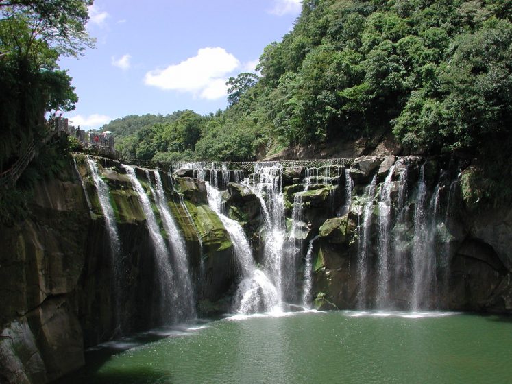 In the Pingxi District, New Taipei City, a gorgeous 20 meters waterfall named Shifen Waterfall lies.