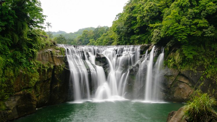 The scenic waterfall is 130ft in width making it the broadest waterfall in Taiwan.