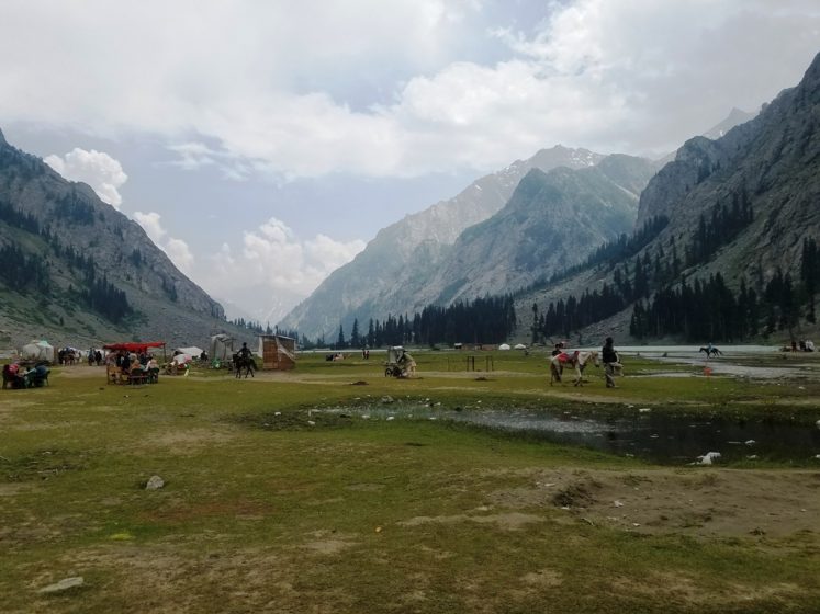 Hence, the gravel and tricky bumpy road in not paved, but surrounding are truly amazing. Visitors are facilitating in tent to enjoy the lush green valley.