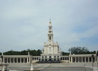 The Historical Fátima Shrines in Portugal A very interesting history of Fatima Shrines in Portugal. As World War I was devastating Europe, three illiterate children in a poor village
