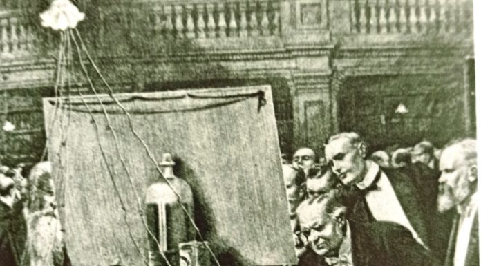 The Electrocardiograph 1902 Augustus Waller was demonstrating his capillary electrometer to the Royal Society in London in 1887.