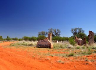 Currawinya National Park – Rich in Nature and Cultural Heritage Park Separated by only a few kilometers of sand dunes, each has different water conditions.