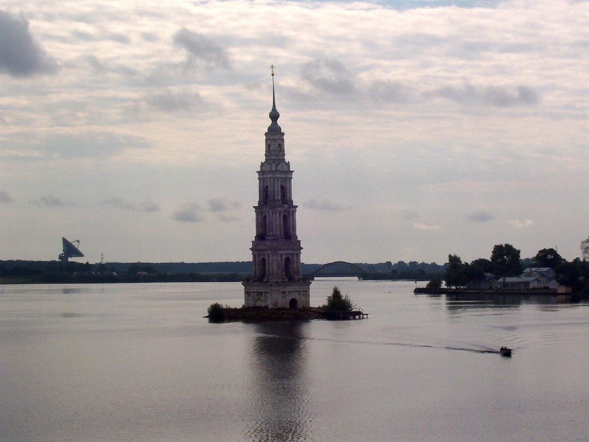 Затопленная церковь в калязине фото под водой