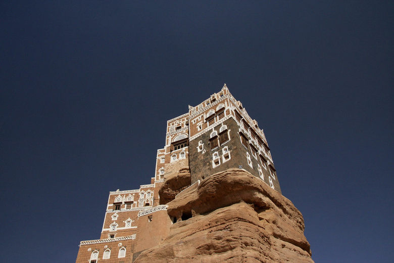 You will have wonderful experience to see this old Yemeni palace and understand more about the local life and culture.