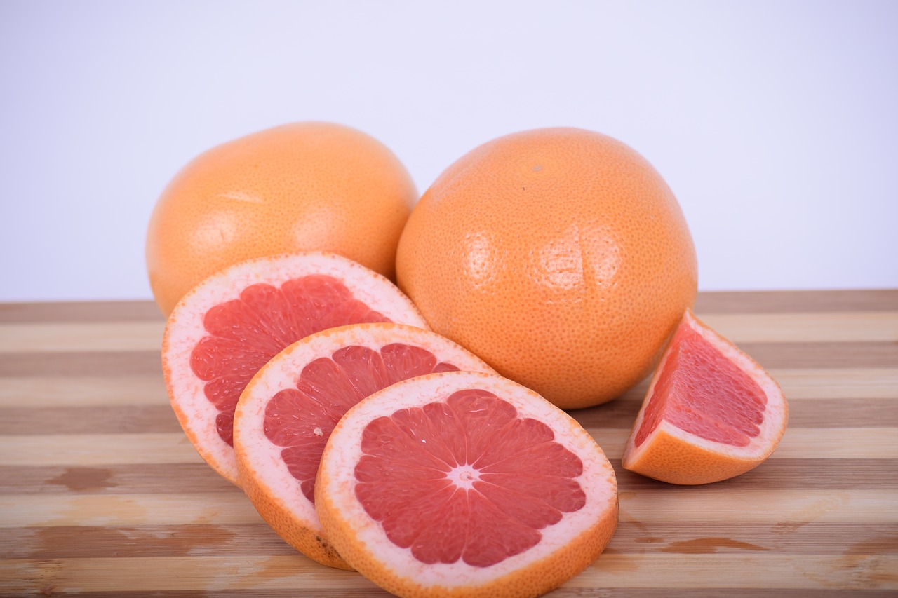Benefits of grapefruit is very important because the juice contains a store of minerals, salts, and vitamins, reduce disruption in human body
