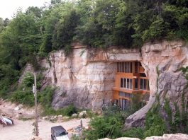 Cave House Festus Missouri is also featured large windows to let in as much light as possible.