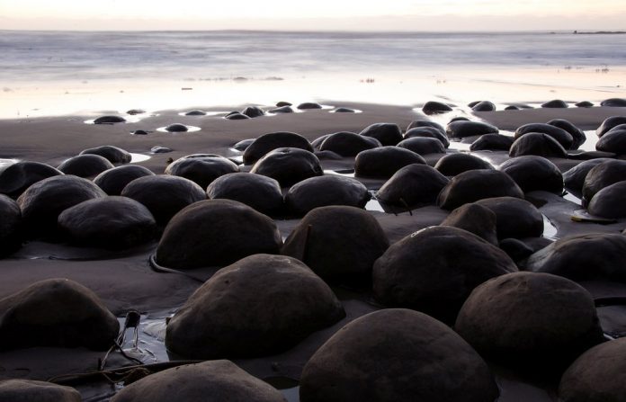 You may only see these "bowling balls" when they are outcropping and lined up like rows of Terracotta Warriors (a Qin dynasty empress).