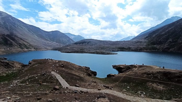 along the route, from Naram to Babusar Pass, you can enjoy the scenery of Lulusar Lake, which has magnificent bluish water.