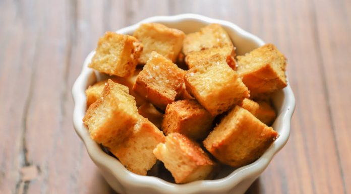 How to Make Croutons out of Bread How to Make Croutons out of Bread? Croutons are an easy an delicious way to spice up your salad or side dish.