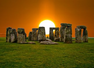 The Historical Event of the Solstice at Stonehenge