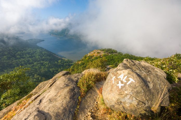 climbing Breakneck Ridge in New York, how long does it take? - Those with a limited amount of time can choose the short loop, which is only 1 mile longer but requires only 2 hours.