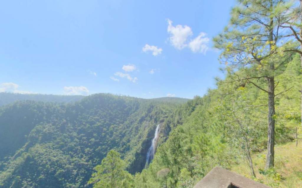 Thousand-foot Falls is situated 10 miles to the west of Cooma Cairn Road, which is a west-bound road that connects with Chiquibul Road at Mile 14.