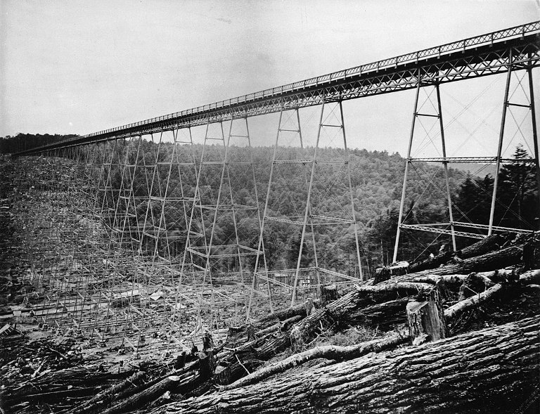 Before its reconstruction in 1900, the Kinzua Bridge looked much different