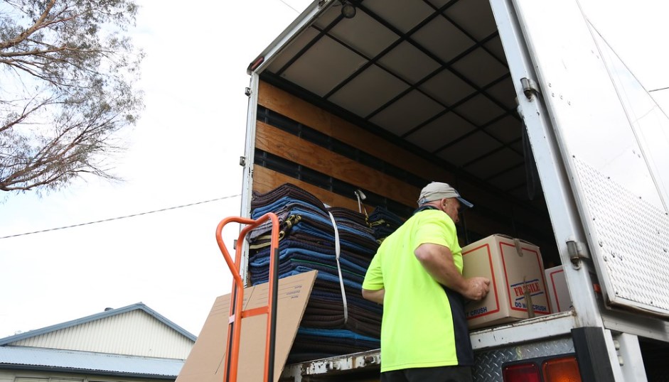 The Benefits of Hiring a Professional Moving Company