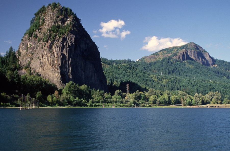 On the north shore of the Columbia River, 51 kilometers east of Vancouver, it is named after Beacon Rock, an 848-foot basalt volcanic plug.