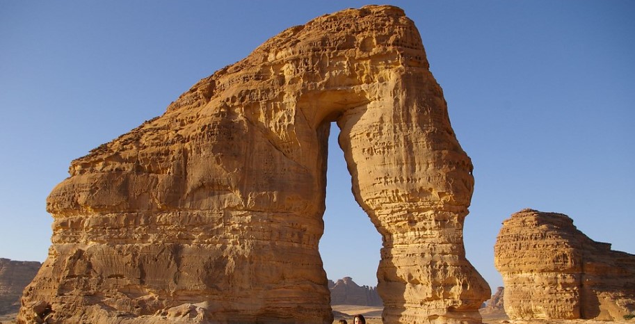 Hundreds of rock monoliths surround this natural formation that resembles an elephant with a ground-bound trunk. Located away from the hustle and bustle of the city, the location offers a mesmerizing natural setting.