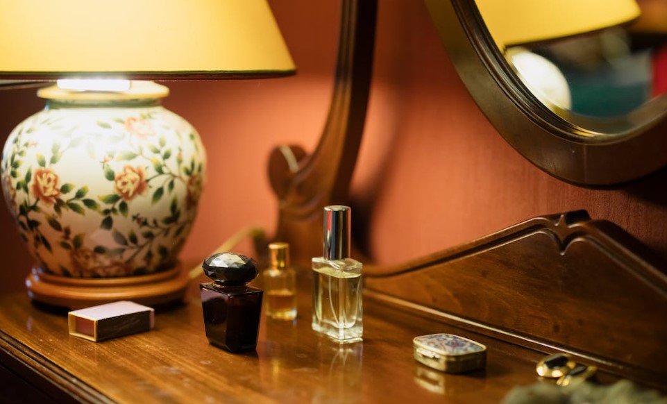 Perfumes for Rooms decorations are essential elements for creating a pleasant atmosphere in any room and add scented candles to your home's general atmosphere