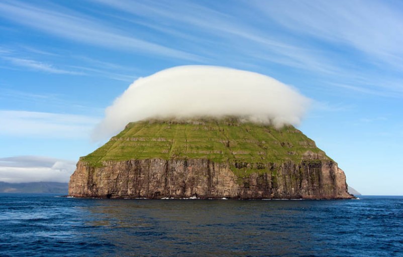 Lítla Dímun is a tiny and secluded island located between Suðuroy and Stóra Dímun in the Faroe Islands.