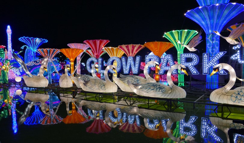 The main highlight of Dubai Garden Glow is its stunning displays of light and colors, with over 10 million energy-efficient LED lights used throughout the park.