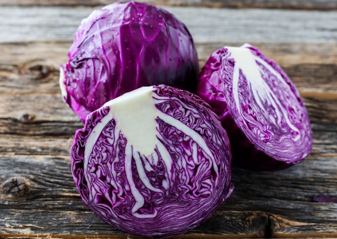 It has been found that red cabbage is an effective preventative medicine. The healing powers of this plant have been attested to in traditional medicine for a very long time, and they cover a wide range of ailments.
