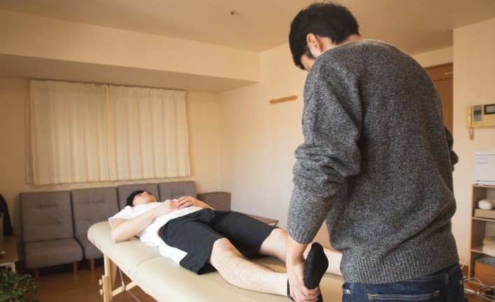 Benefits of Visiting a Professional Physiotherapy Clinic If you've ever suffered injuries or pain that is chronic you are aware of how it can impact your everyday life.
