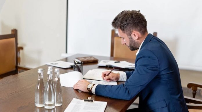 What Does a Personal Injury Lawyer Do? What Does a Personal Injury Lawyer Do? When you are injured due to someone else's negligence, you may be entitled to compensation for your medical bills, lost wages, and pain and suffering.