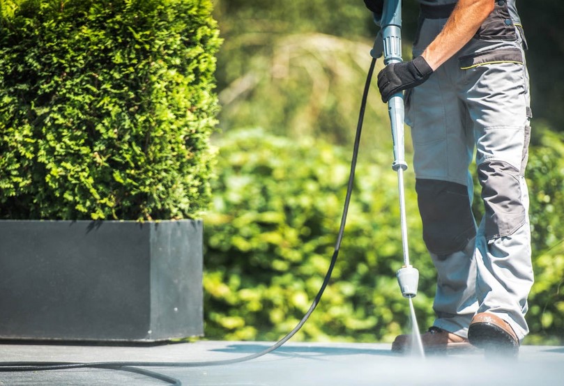 Finding the Right Pressure Washing Service: Tips for Choosing the Best Company for Your Needs