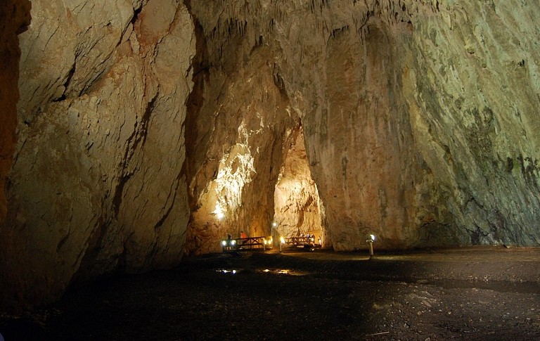 The cave has been recognized as a natural monument by the state and is protected by the government. As of the year 2022, it has been hailed as the cave that receives the most visitors in the country.