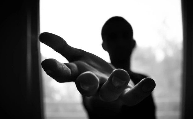 The Temptation of Desperation and Aggression The temptation of Desperation When people break their integrity, it is usually when they are in a desperate situation. To make a quick but dirty buck, the businessman close to bankruptcy decides to engage in dishonest behavior.