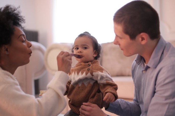 Parents and caregivers can learn how to help baby self-feed. They can also learn how to help picky eaters develop a healthy relationship with food.