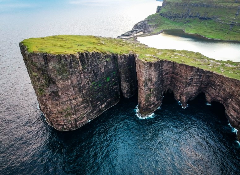 The Leitisvatn Lake in the Faroe Islands is one of the most breathtaking sights you must see.