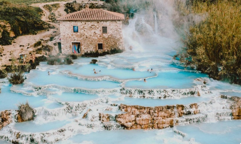 Saturnia Hot Springs is located in Maremma, in the province of Grosseto, near the city of Pitigliano in the southern part of Tuscany.