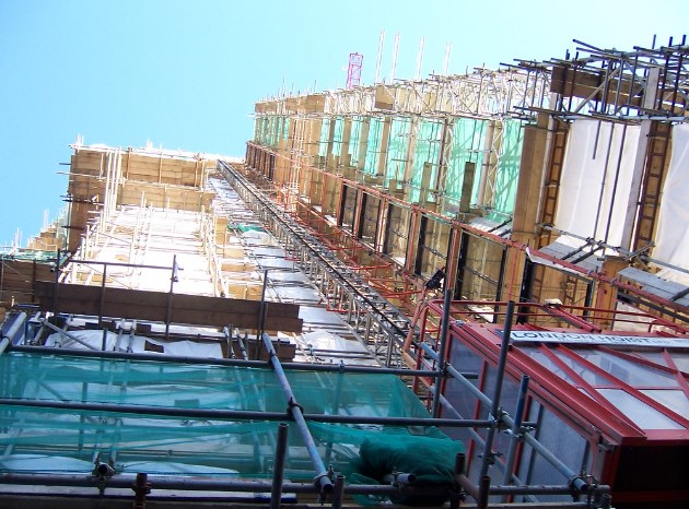 Scaffold towers are essential equipment for construction, maintenance, decorating, and repair jobs that require elevated work.