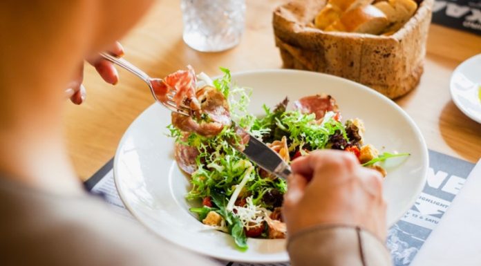 Your Guide To Healthy Living in College Healthy Living in College As a college student, between classes, homework, extracurricular activities, and building a social life, maintaining a healthy lifestyle can be challenging.