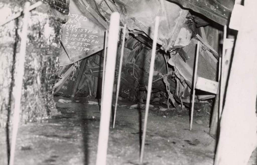 Within the mine, a swarm of wagon cars was visible after the mine was pumped dry