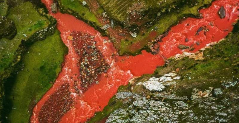 In Peru's Canchis province, the spectacular Red River appears as a scarlet streak running through the Vilcanota mountains for several months of the year, just as its name suggests.