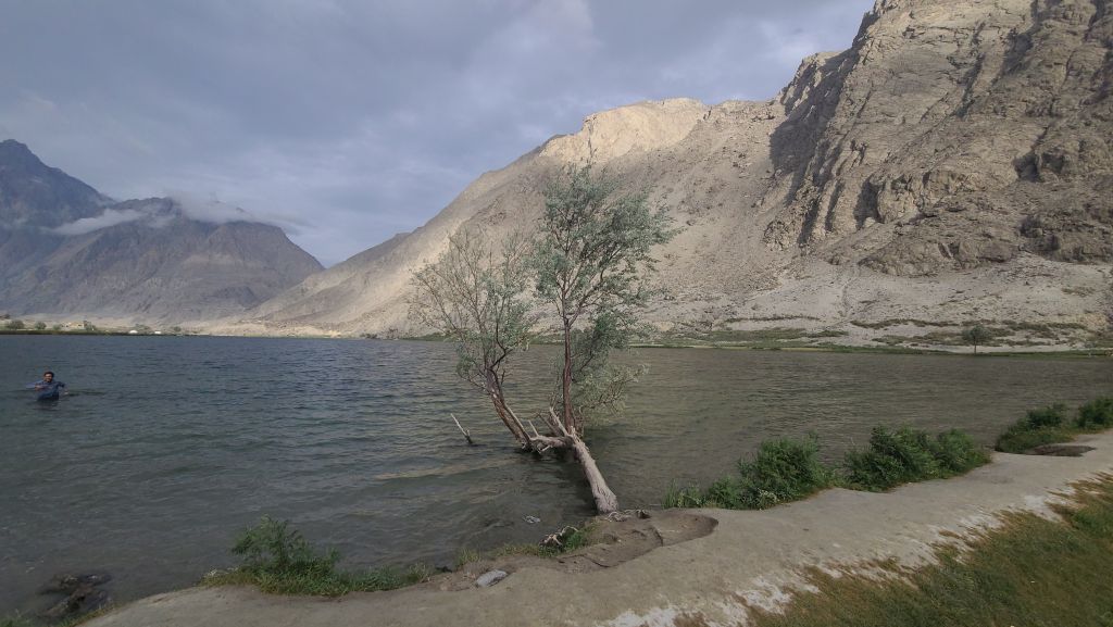 Shigar residents use the lake as a water reservoir. There are numerous activities you can relish at the lake, but walking on lush green grass and sand is a popular activity for visitors.
