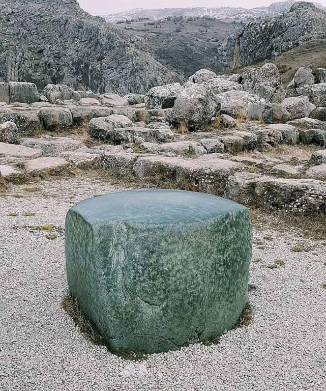 The roughly cubic block of nephrite known as the Hattusa Green Stone is situated among the remnants of the Great Temple at Hattusa, the capital of the Hittites in the late Bronze Age.