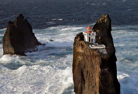 Thridrangar Lighthouse 1
