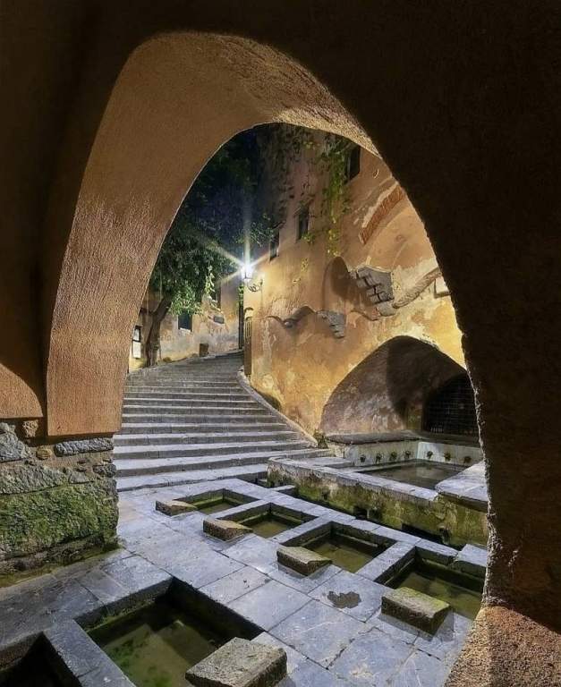 The washhouse of Cefalù is situated below street level, and there is a plaque at the entrance stating that the "river" originates from an underground supply of sweet water that has been recognized since ancient times.