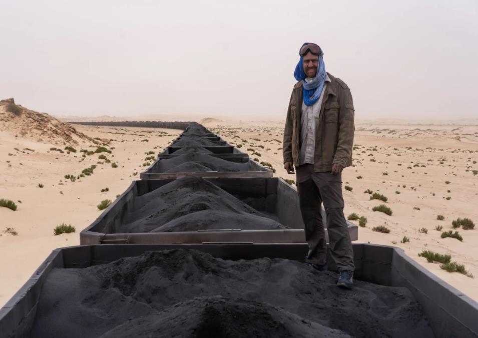 he train's main purpose is to transport iron ore from the mining town of Zouerate to the Port of Nouadhibou via Choum in Mauritania, northwest Africa.