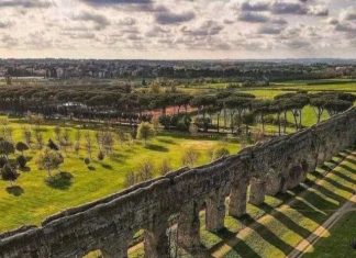 Parco degli Acquedotti, Italy Parco degli Acquedotti is located just outside of Rome, Italy, on a vast expanse of gorgeous Roman countryside—the legendary "Campagna Romana" that painters have depicted for centuries.