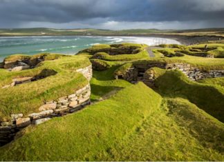 The Secret Skara Brae Village, the “Scottish Pompeii.” In 1850, a farmer discovered a secret community. It was eventually discovered to be older than the Great Pyramids of Egypt. Skara Brae village, also known as the "Scottish Pompeii,"