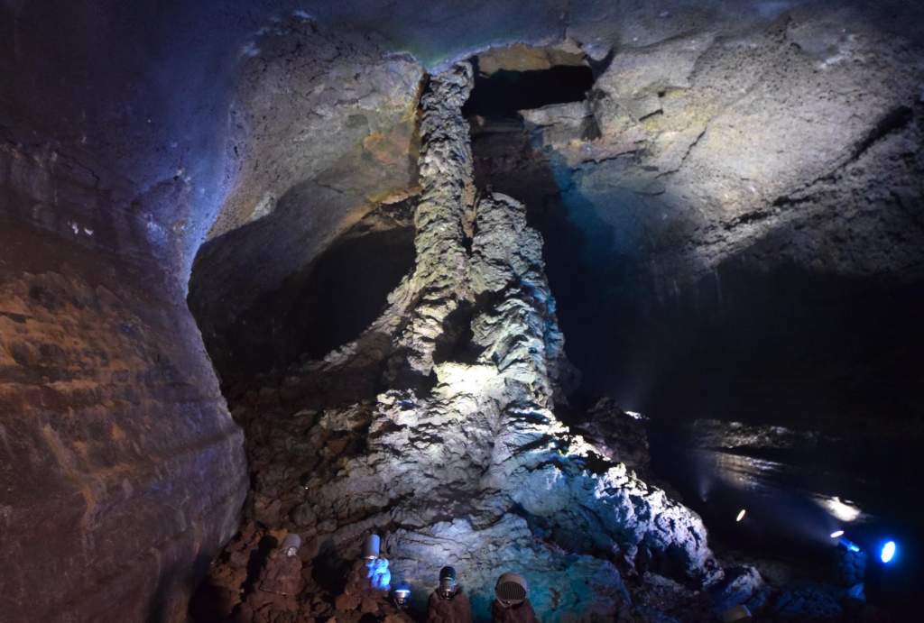 Manjanggul, with its well-preserved formations, has tremendous scientific and conservation value.