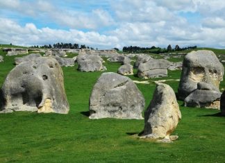 The Incredible Elephant Rocks at Duntroon, in North Otago, New Zealand Elephant Rocks at Duntroon, in North Otago, New Zealand (6)
