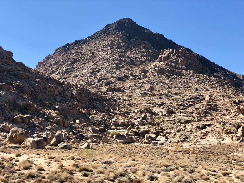 Jabal Maqlā' mountain is situated in Tabūk Province, Saudi Arabia, above the Gulf of Aqaba in the northwest of the country, close to the border with Jordan.