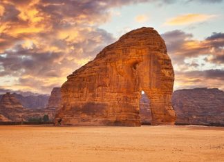 Jabal Al-Fil: Amazing Elephant Rock in Saudi Arabia Jabal alfil rock elephant saudi arabia