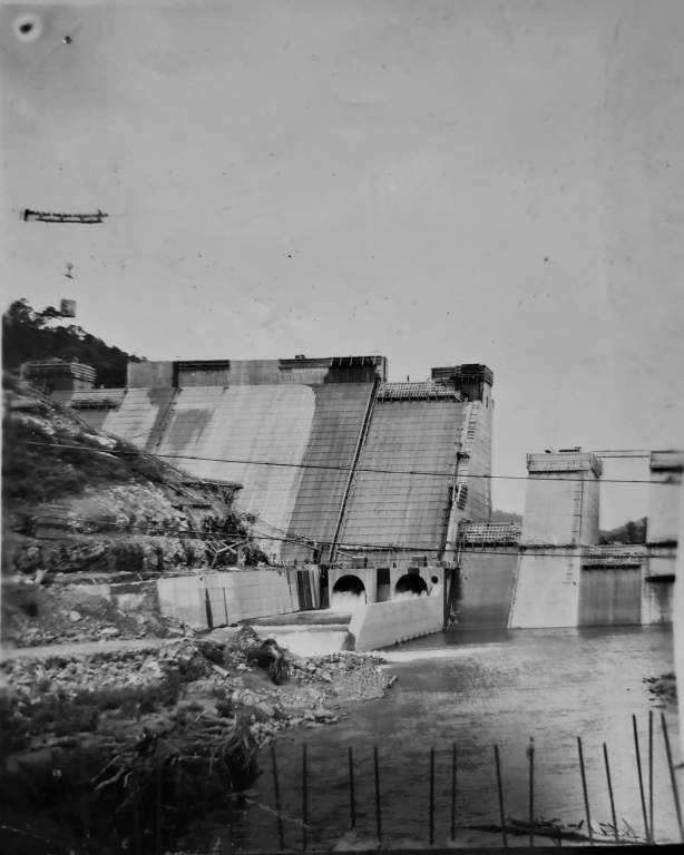 arrows dam construction in 1948. (1)